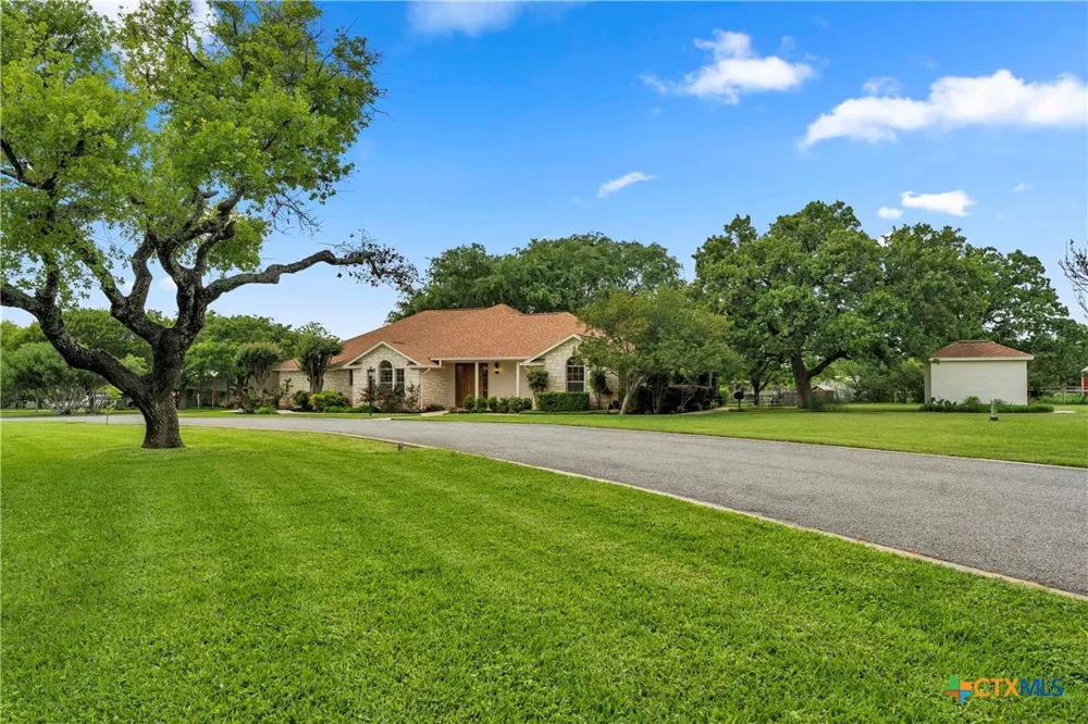 406 Ancient Oaks Drive Marble Falls, TX 78654