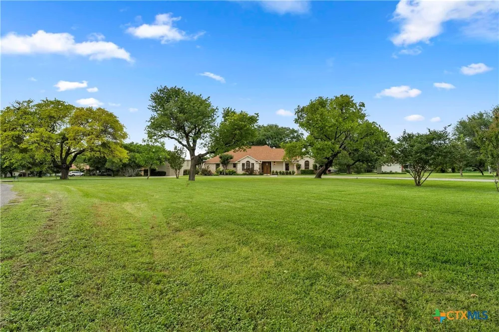 406 Ancient Oaks Drive Marble Falls, TX 78654