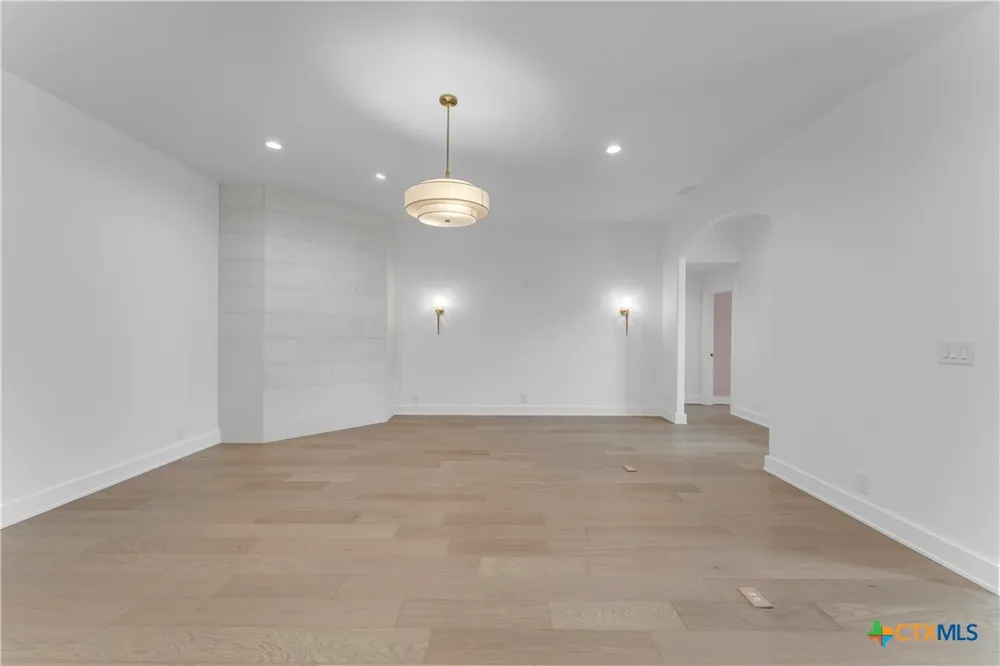 406 Ancient Oaks Drive Marble Falls, TX 78654