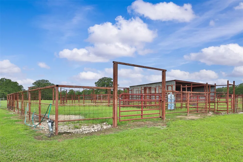 128 Duke Road Bedias, TX 77831