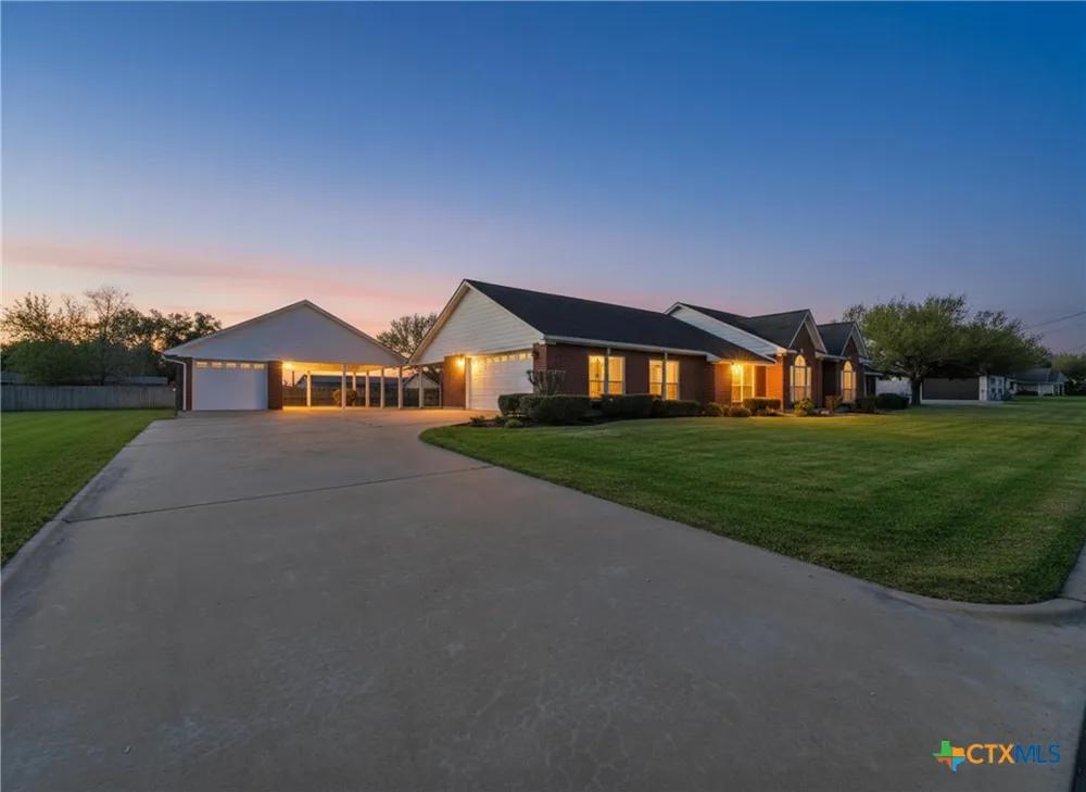 714 Louisiana Avenue Shiner, TX 77984