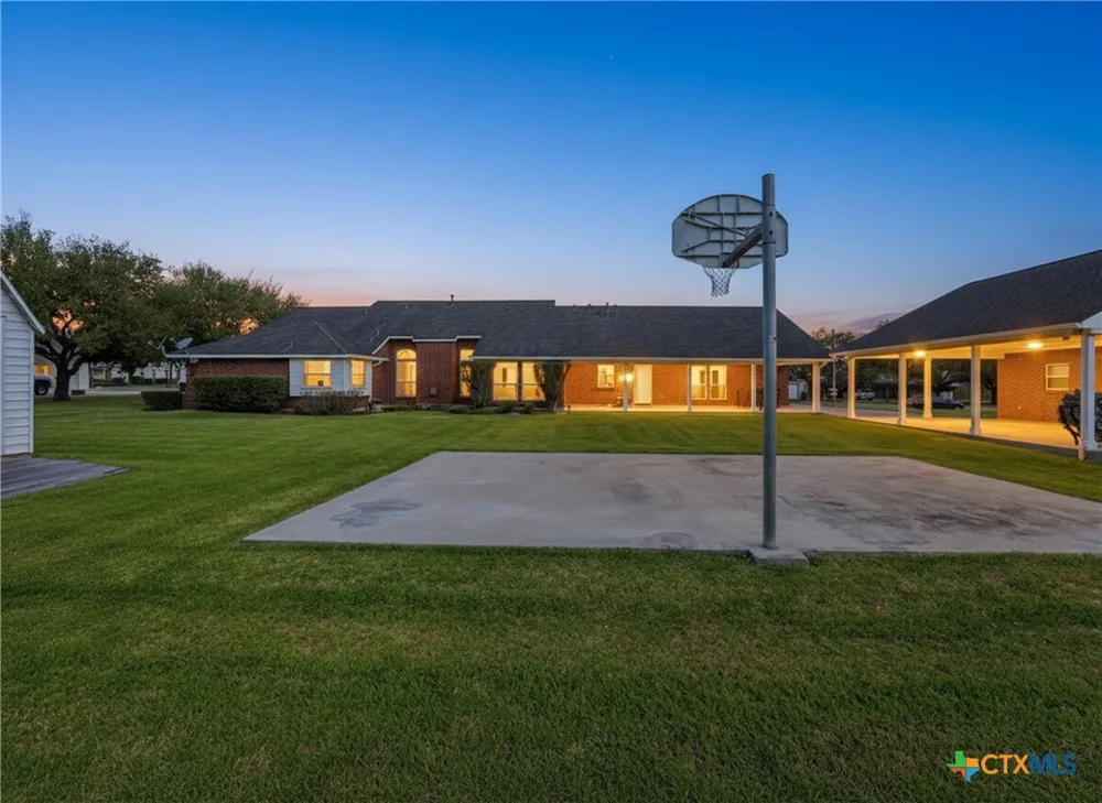 714 Louisiana Avenue Shiner, TX 77984