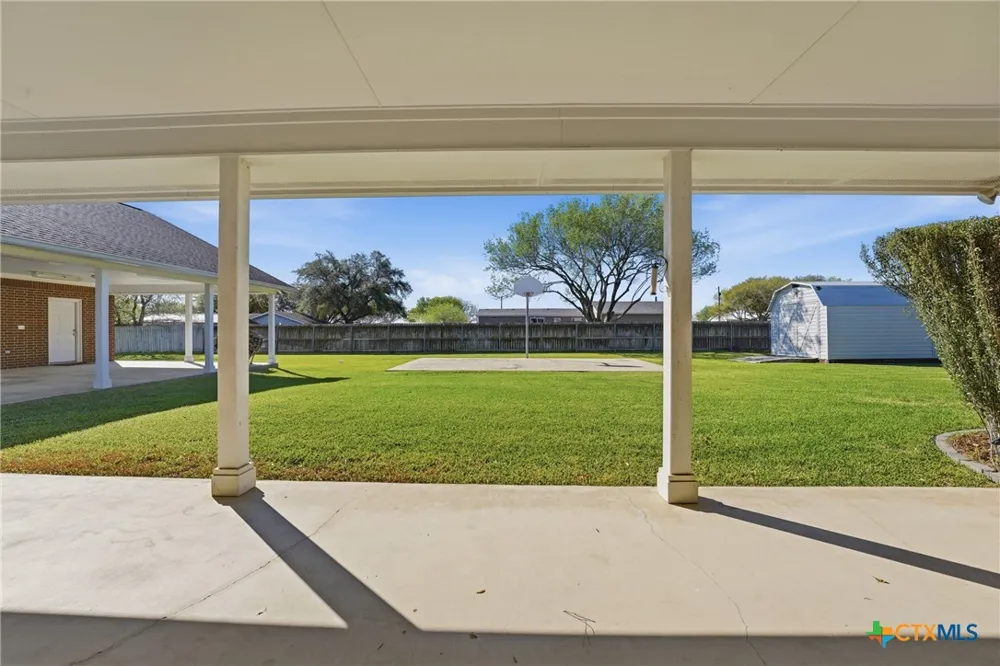714 Louisiana Avenue Shiner, TX 77984