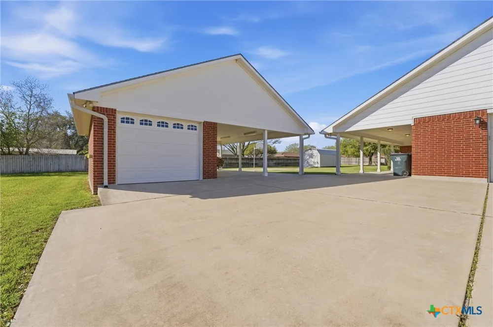 714 Louisiana Avenue Shiner, TX 77984
