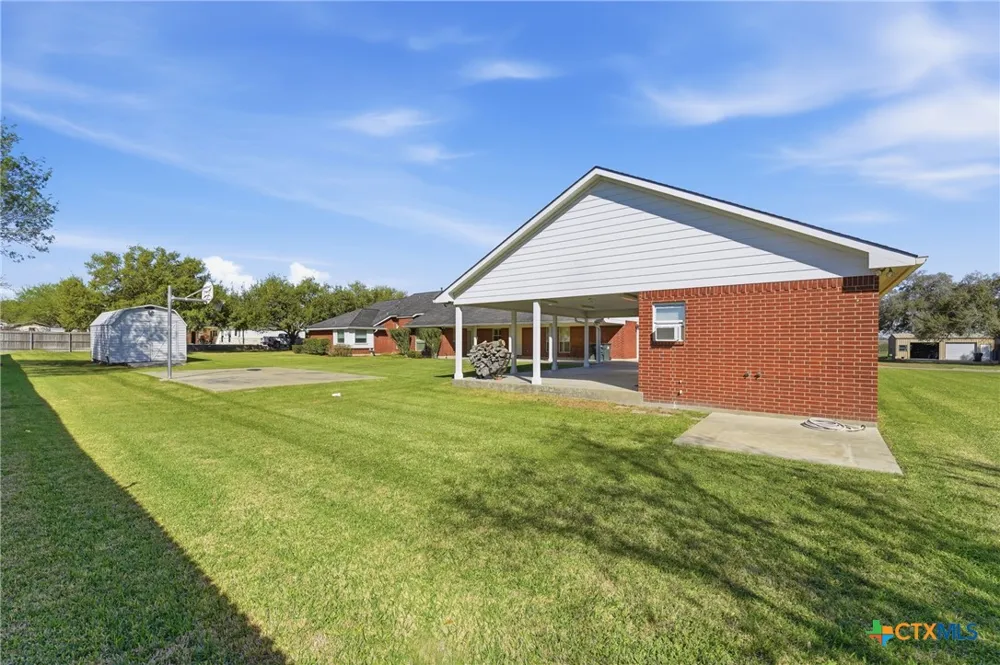 714 Louisiana Avenue Shiner, TX 77984