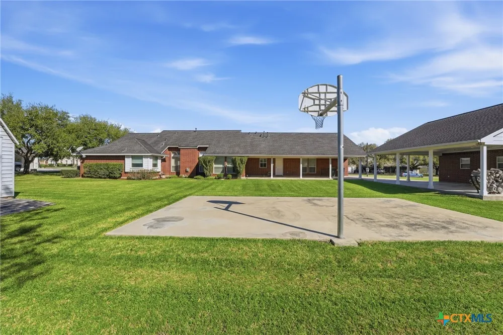 714 Louisiana Avenue Shiner, TX 77984