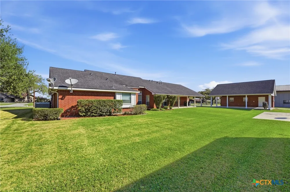714 Louisiana Avenue Shiner, TX 77984
