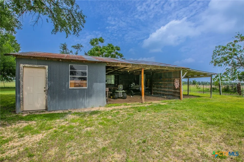 3053 Hobby Creek Road Burlington, TX 76519