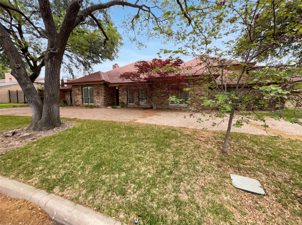 13216 Hillcrest Road Dallas, TX 75240
