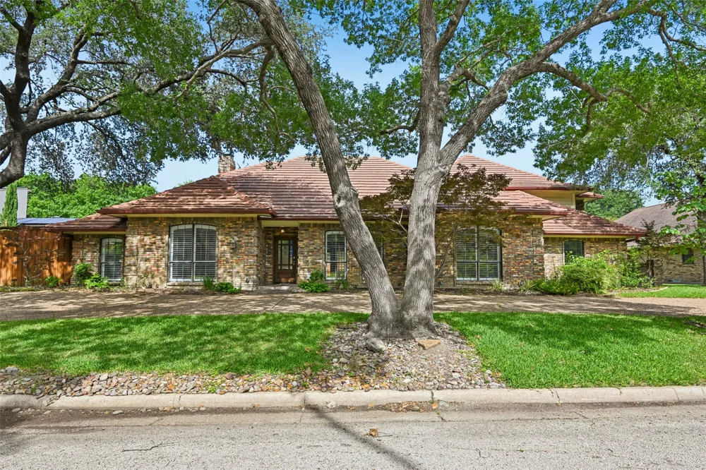 13216 Hillcrest Road Dallas, TX 75240