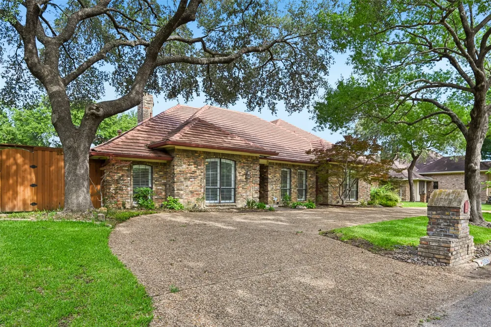 13216 Hillcrest Road Dallas, TX 75240
