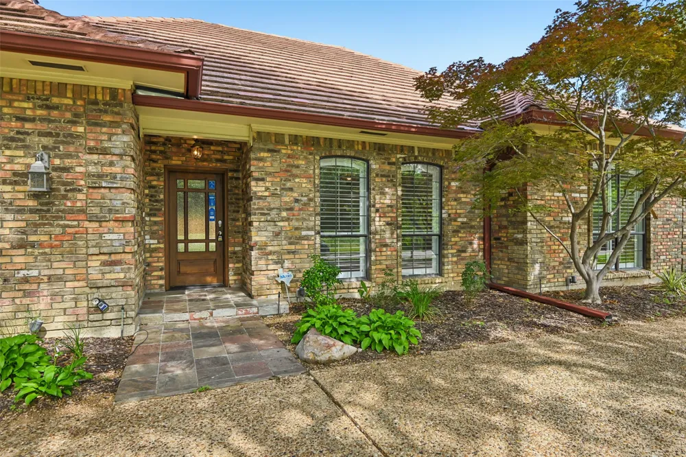 13216 Hillcrest Road Dallas, TX 75240