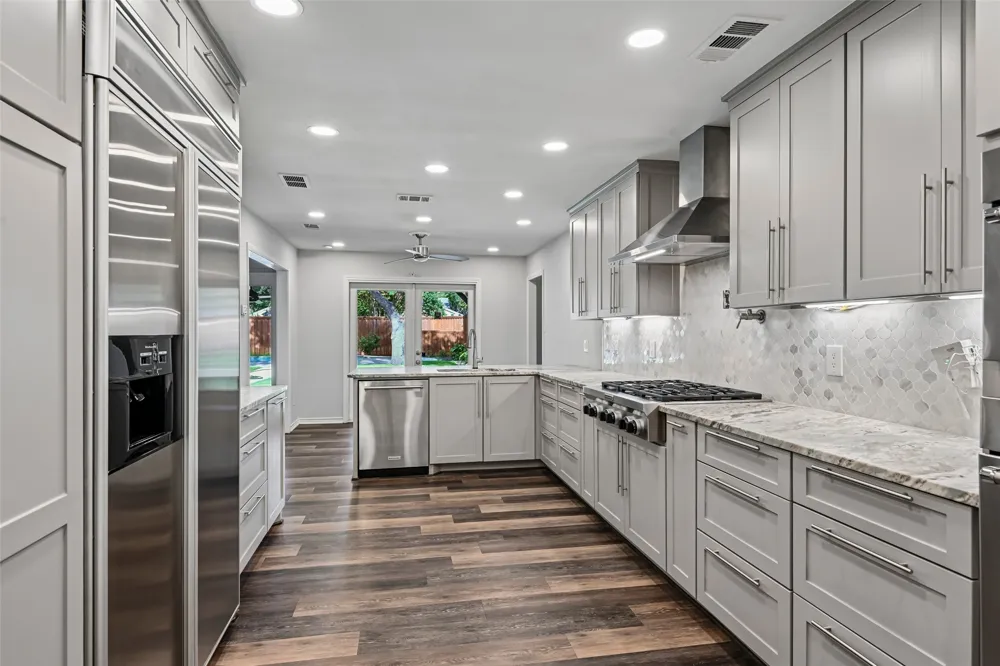 13216 Hillcrest Road Dallas, TX 75240