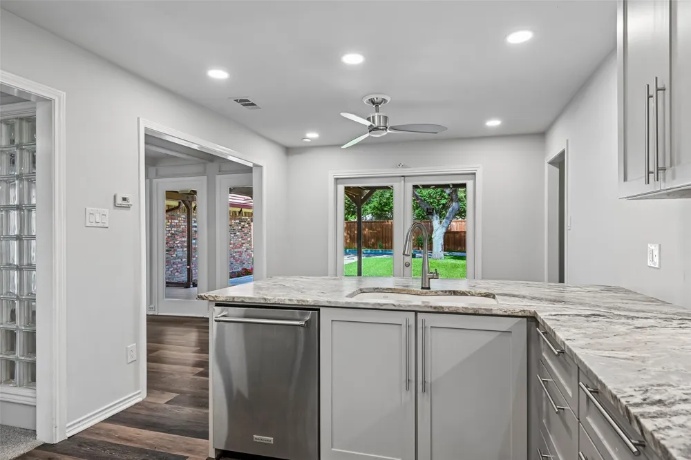 13216 Hillcrest Road Dallas, TX 75240