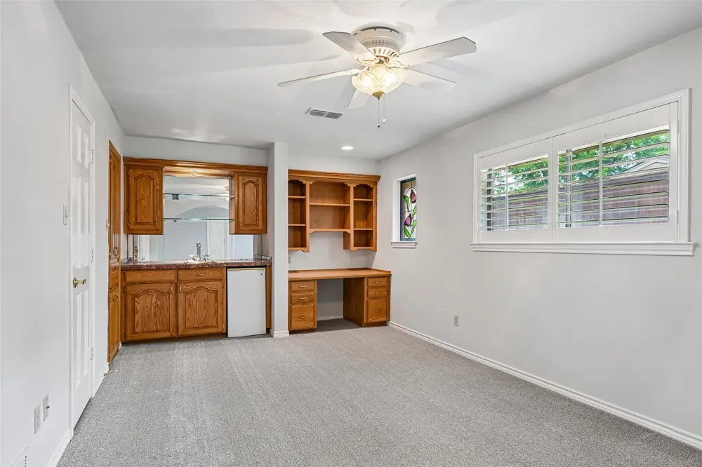 13216 Hillcrest Road Dallas, TX 75240