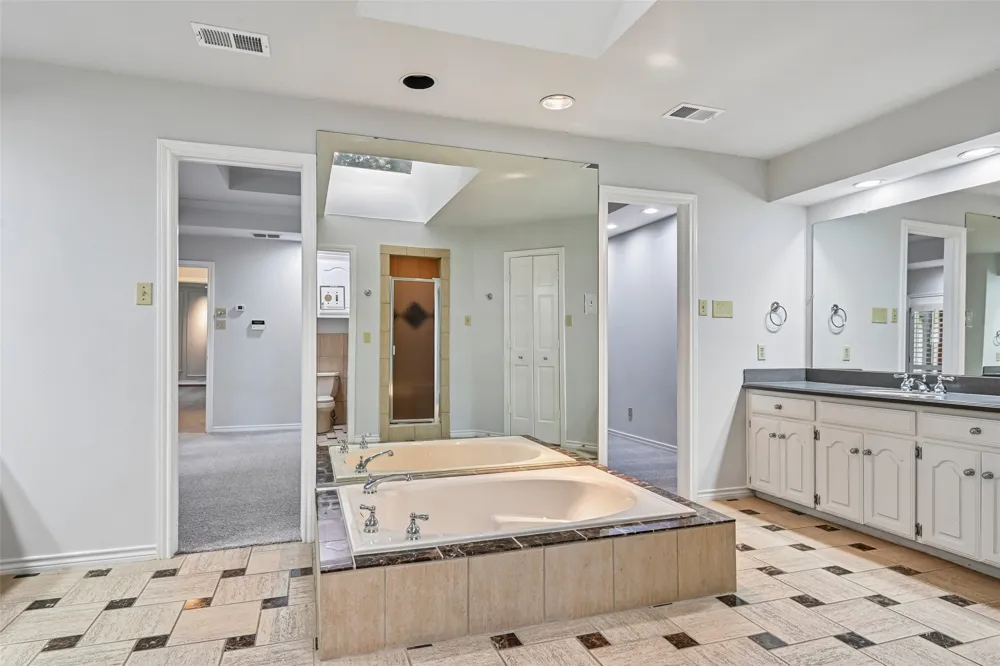 13216 Hillcrest Road Dallas, TX 75240