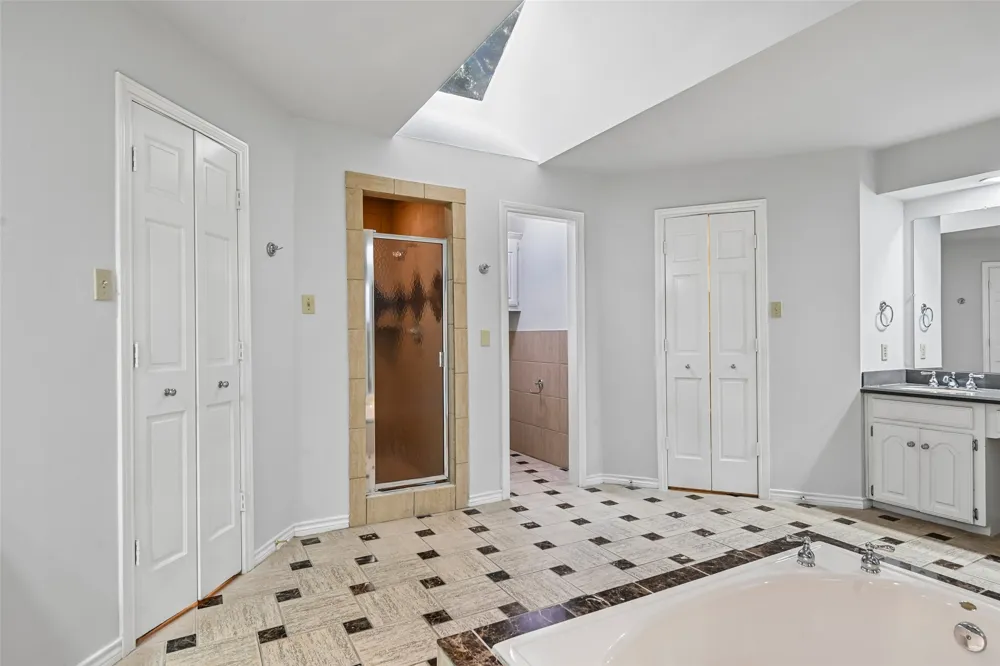 13216 Hillcrest Road Dallas, TX 75240