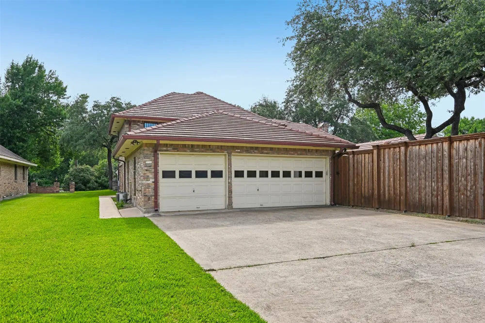 13216 Hillcrest Road Dallas, TX 75240
