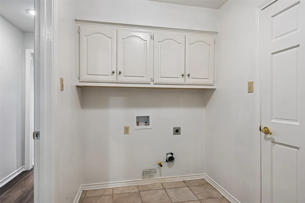 13216 Hillcrest Road Dallas, TX 75240