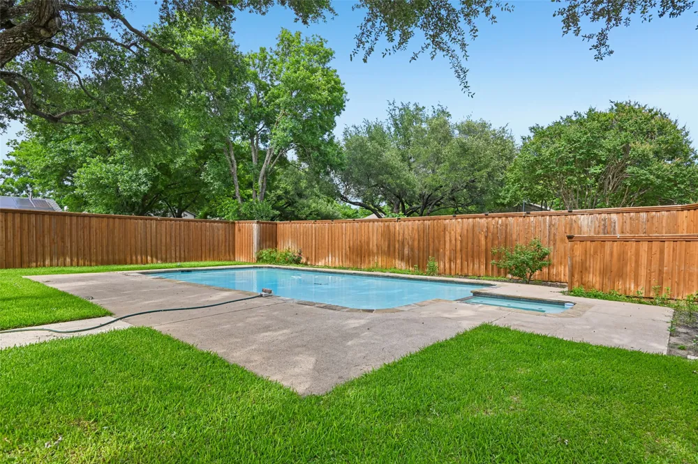 13216 Hillcrest Road Dallas, TX 75240
