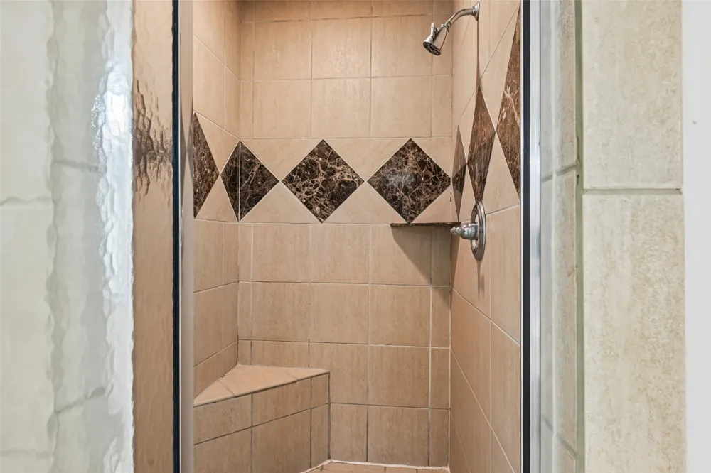 13216 Hillcrest Road Dallas, TX 75240