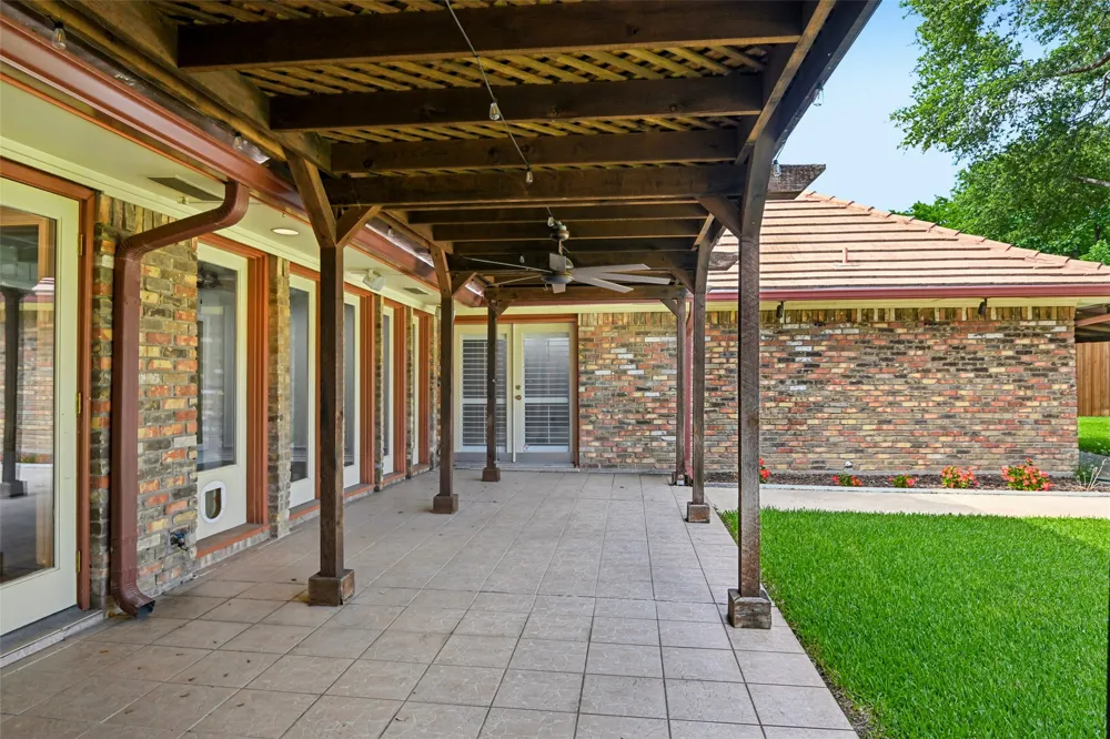 13216 Hillcrest Road Dallas, TX 75240