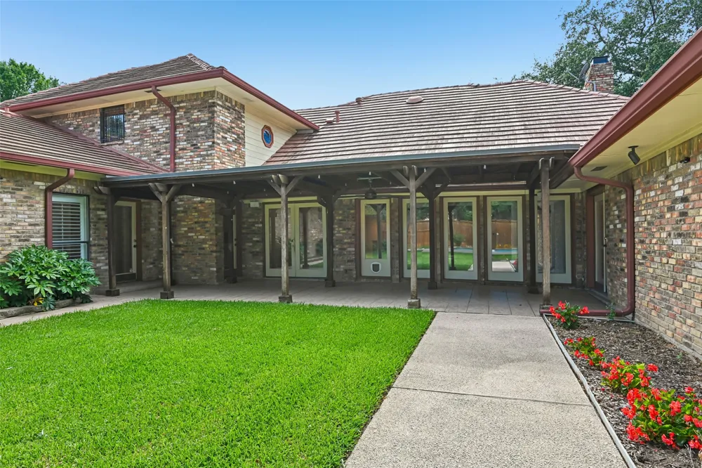 13216 Hillcrest Road Dallas, TX 75240