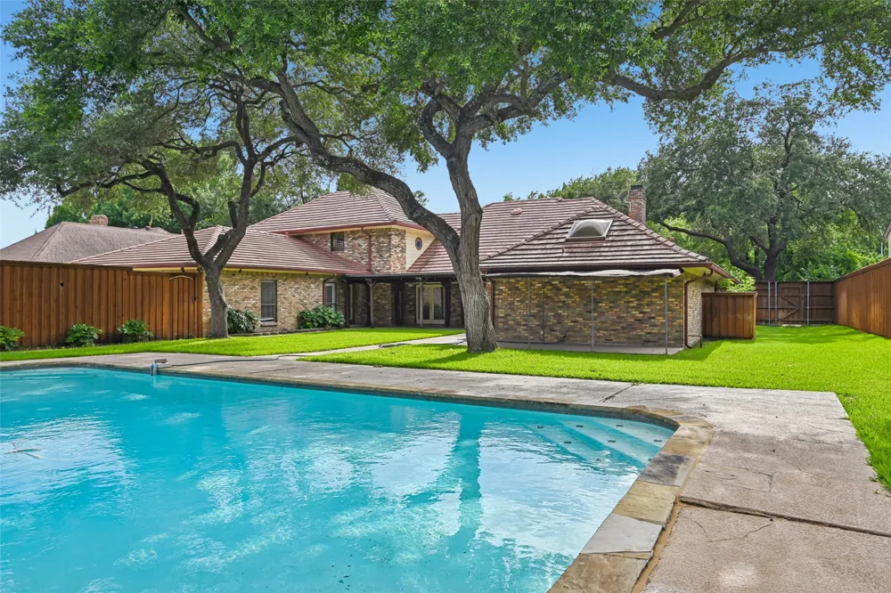 13216 Hillcrest Road Dallas, TX 75240