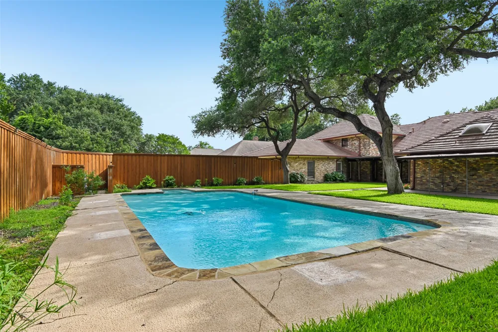 13216 Hillcrest Road Dallas, TX 75240