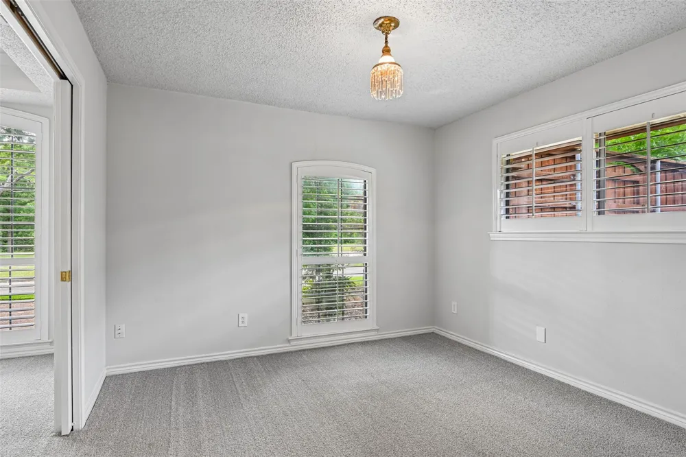 13216 Hillcrest Road Dallas, TX 75240