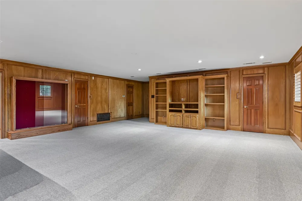 13216 Hillcrest Road Dallas, TX 75240