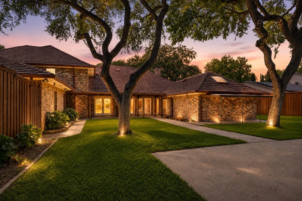 13216 Hillcrest Road Dallas, TX 75240