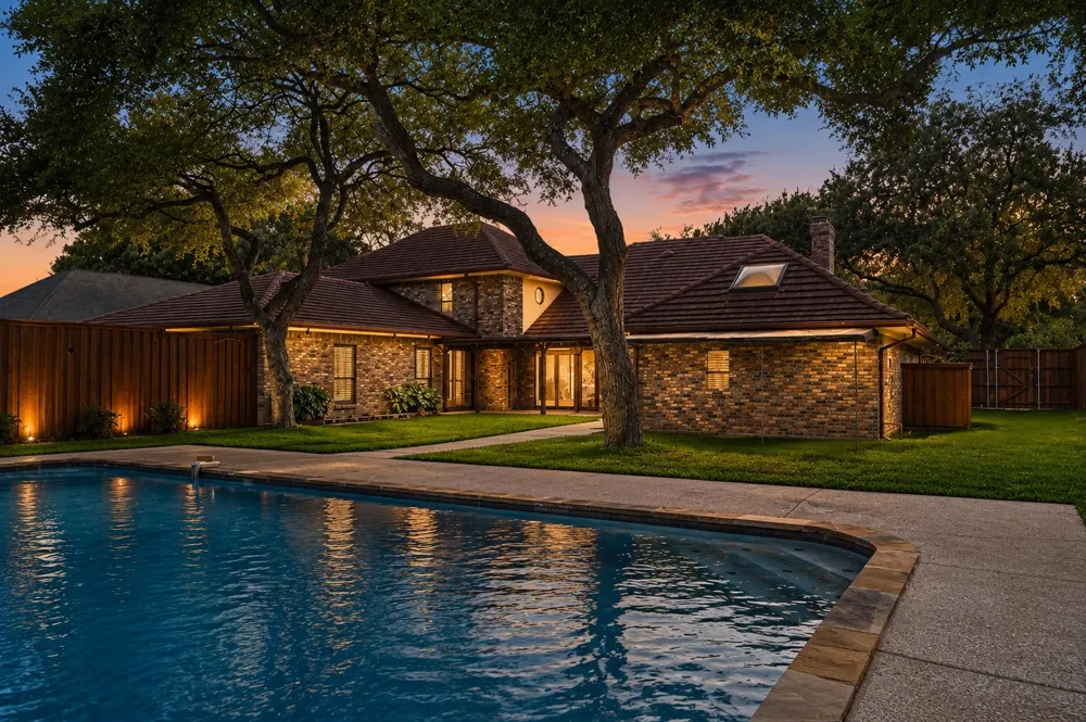13216 Hillcrest Road Dallas, TX 75240