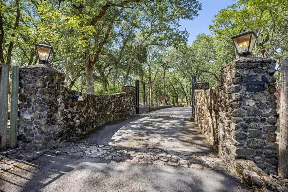 13230 Arnold Drive Glen Ellen, CA 95442