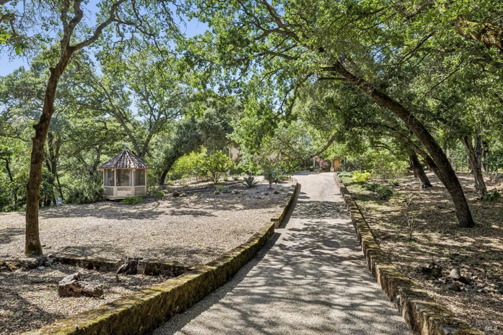 13230 Arnold Drive Glen Ellen, CA 95442