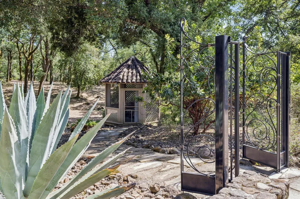 13230 Arnold Drive Glen Ellen, CA 95442