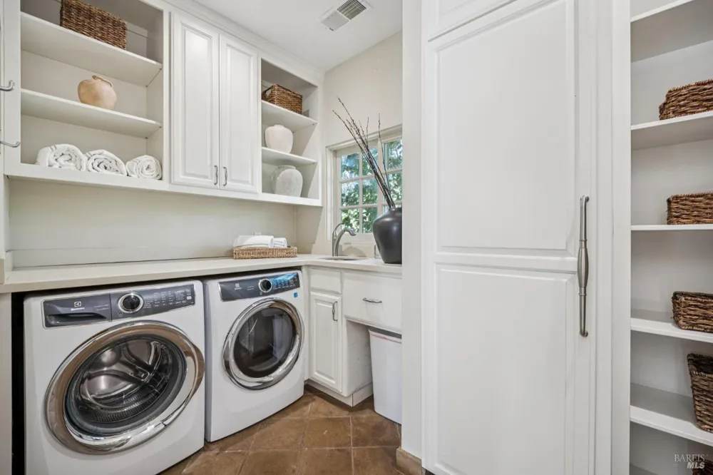 13230 Arnold Drive Glen Ellen, CA 95442