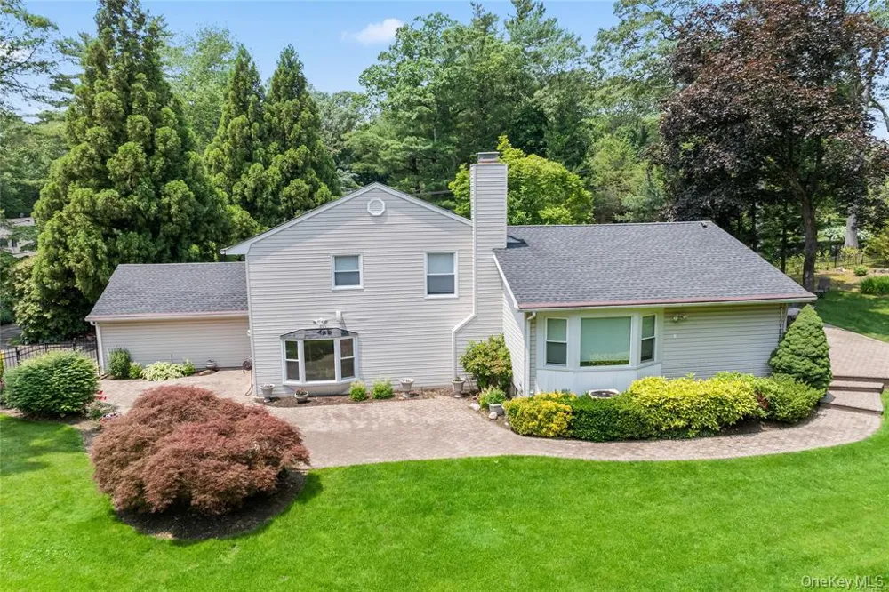 21 Kodiak Drive Woodbury, NY 11797