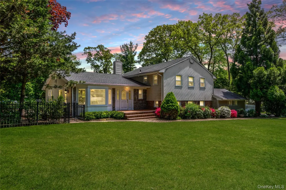 21 Kodiak Drive Woodbury, NY 11797