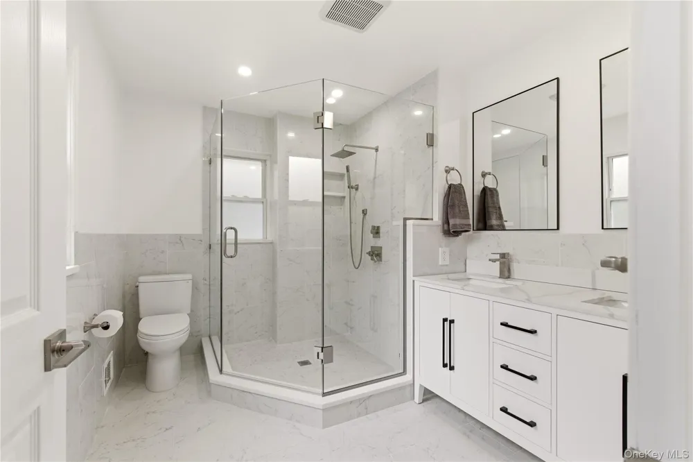 21 Kodiak Drive Woodbury, NY 11797