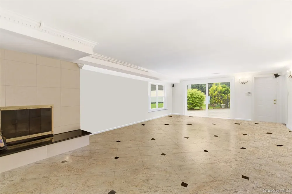 21 Kodiak Drive Woodbury, NY 11797