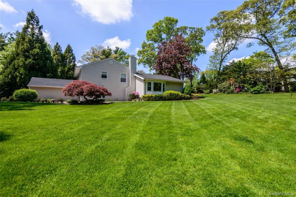 21 Kodiak Drive Woodbury, NY 11797