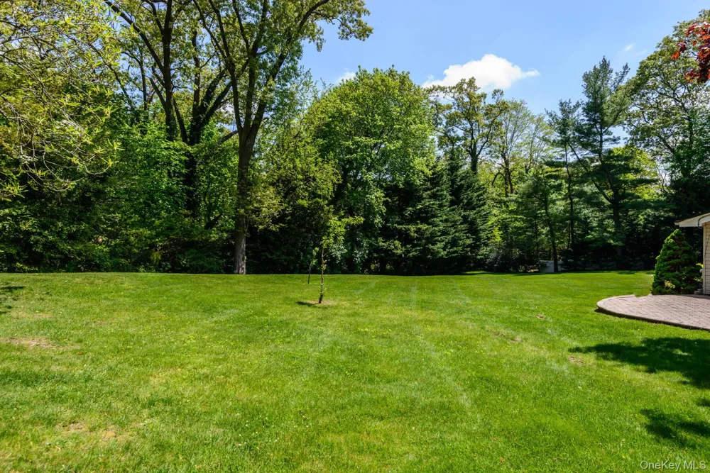 21 Kodiak Drive Woodbury, NY 11797