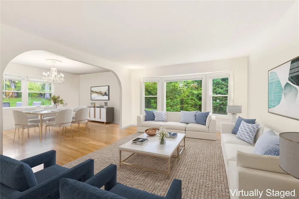 21 Kodiak Drive Woodbury, NY 11797
