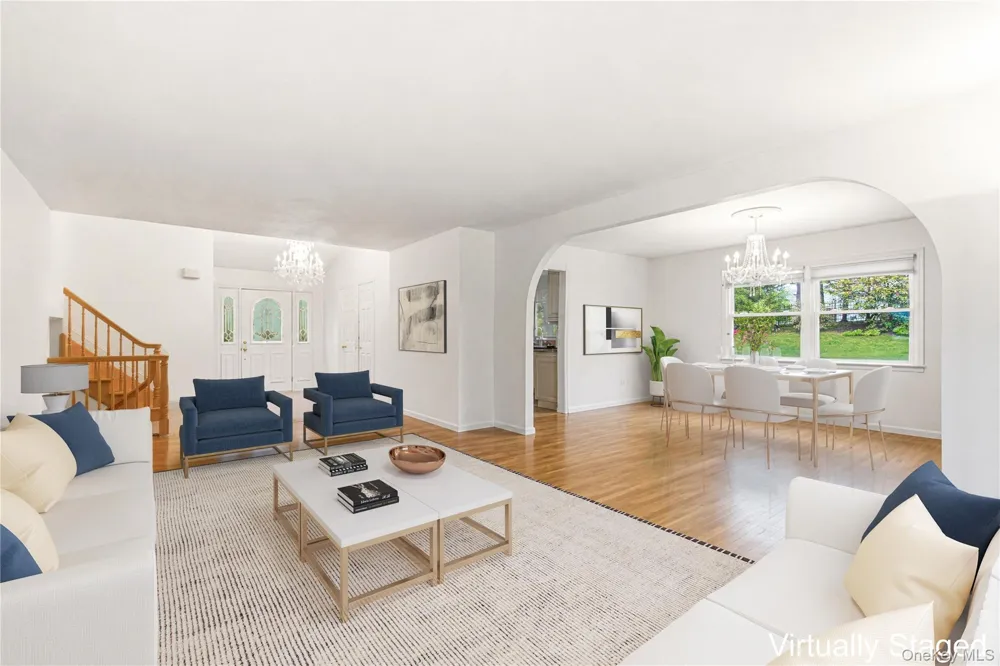 21 Kodiak Drive Woodbury, NY 11797