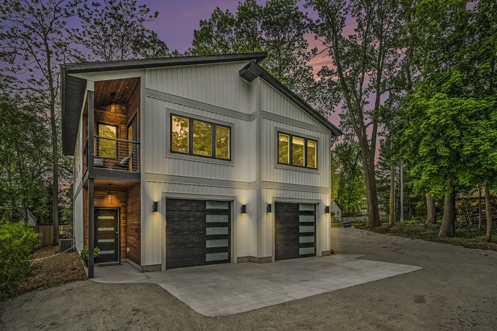 3220 Lakeshore Drive Muskegon, MI 49441