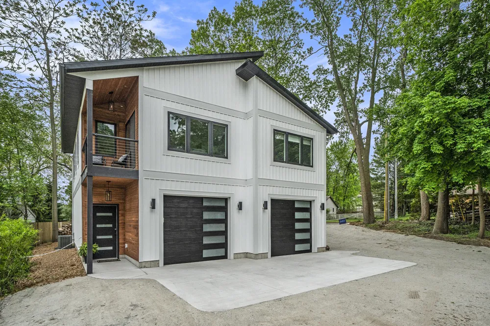 3220 Lakeshore Drive Muskegon, MI 49441