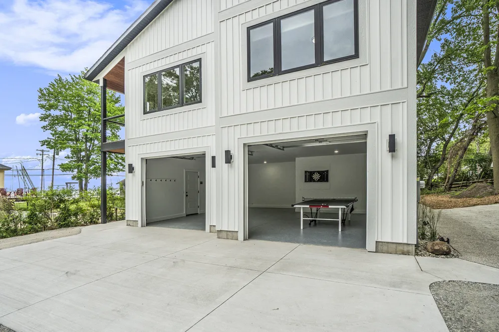 3220 Lakeshore Drive Muskegon, MI 49441