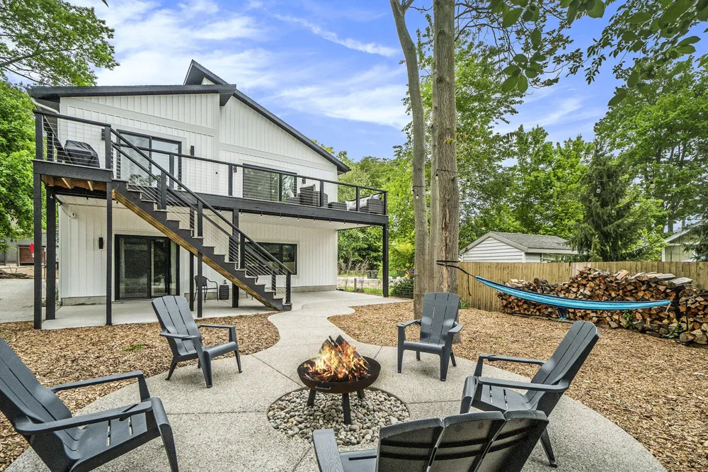 3220 Lakeshore Drive Muskegon, MI 49441