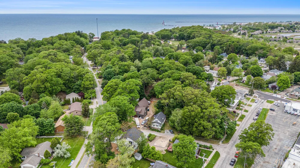 3220 Lakeshore Drive Muskegon, MI 49441